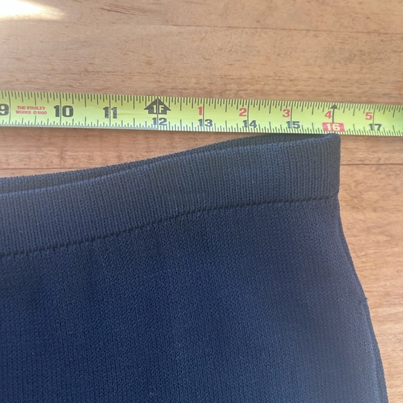 St John Basics Black Boucle Knit Mini Skirt. Size 10 - Picture 9 of 10